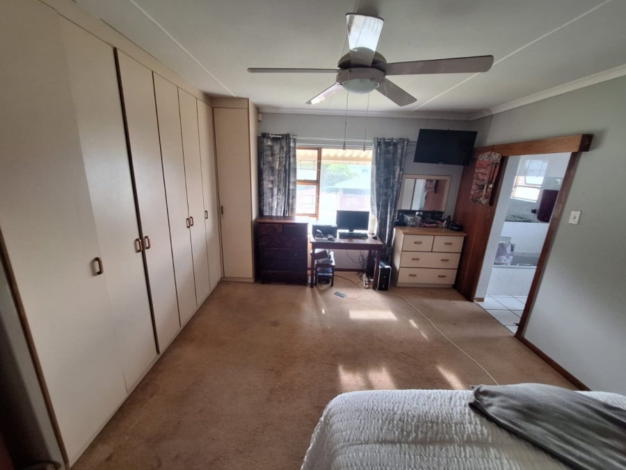 3 Bedroom Property for Sale in Wavecrest Eastern Cape
